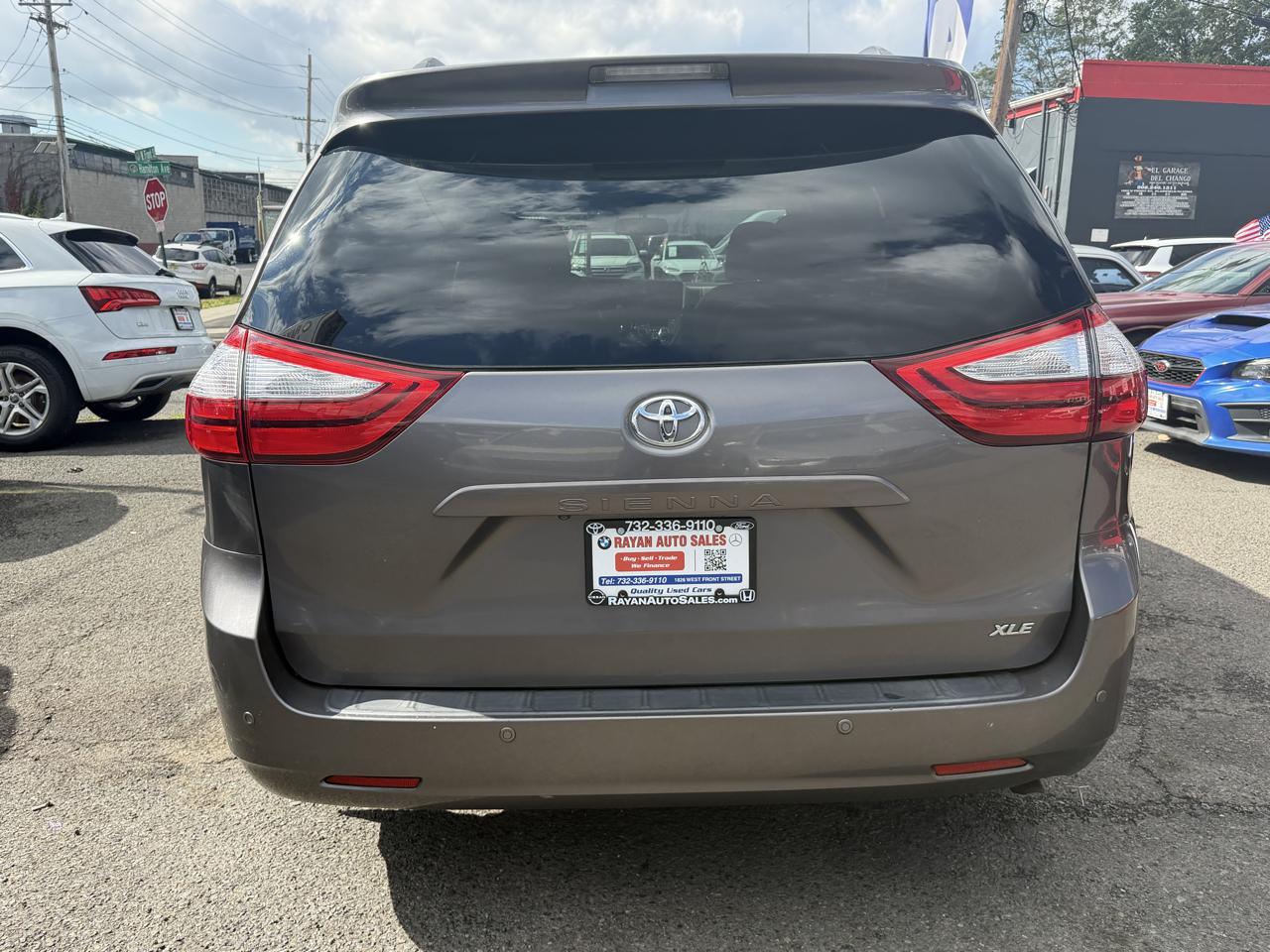 Toyota Sienna XLE FWD 8-Passenger V6 2016