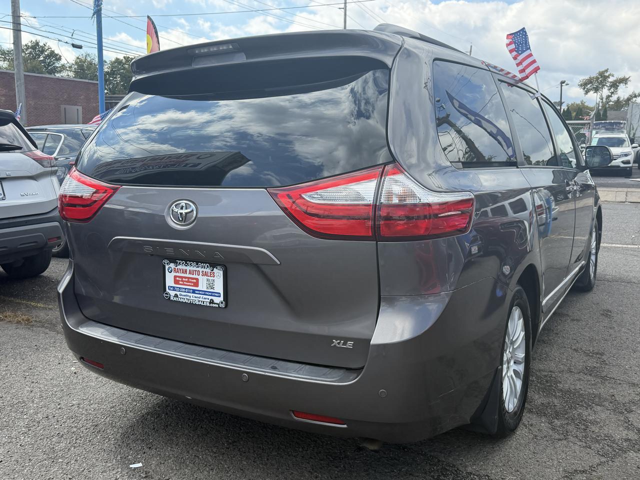 Toyota Sienna XLE FWD 8-Passenger V6 2016