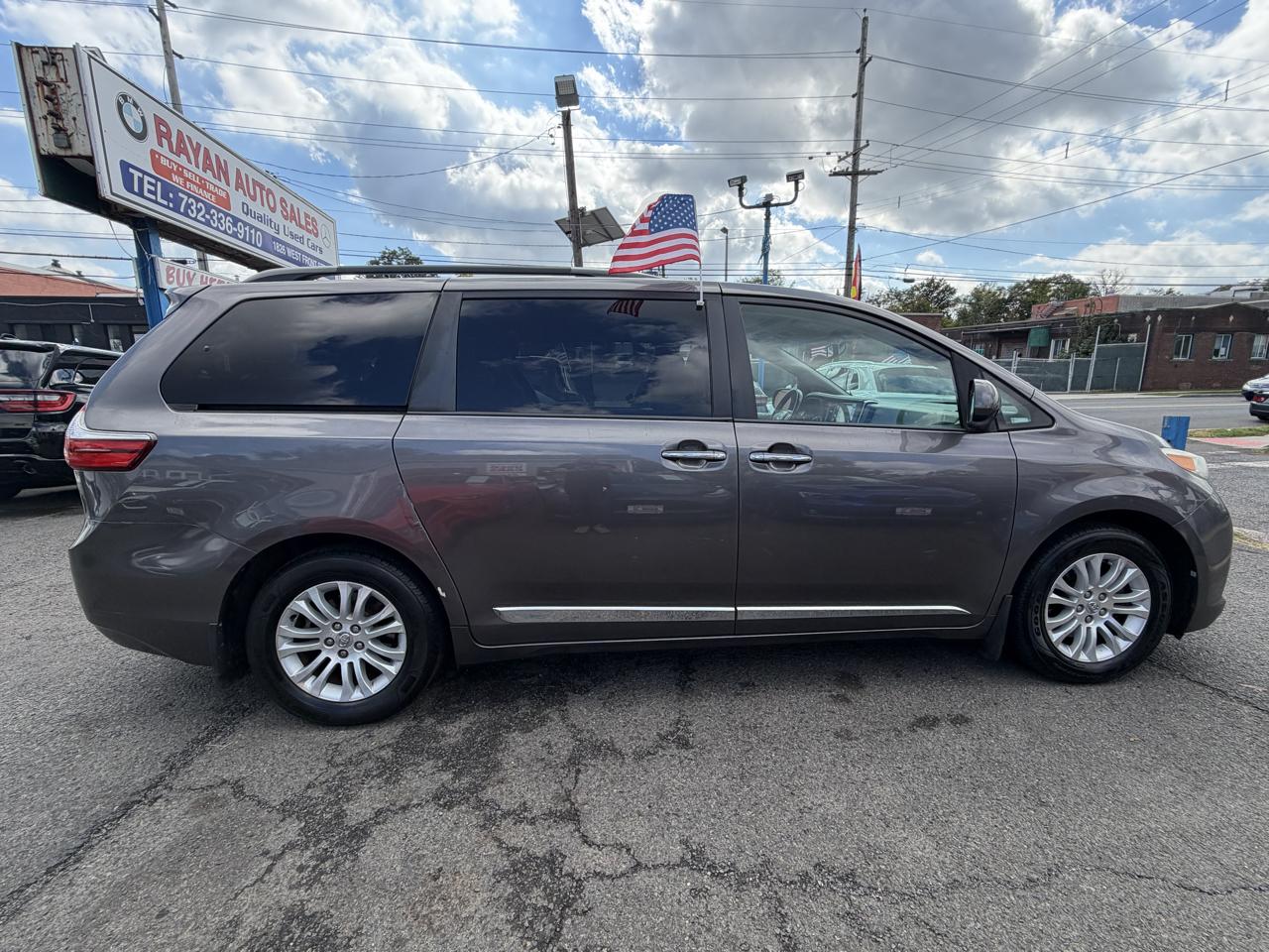 Toyota Sienna XLE FWD 8-Passenger V6 2016