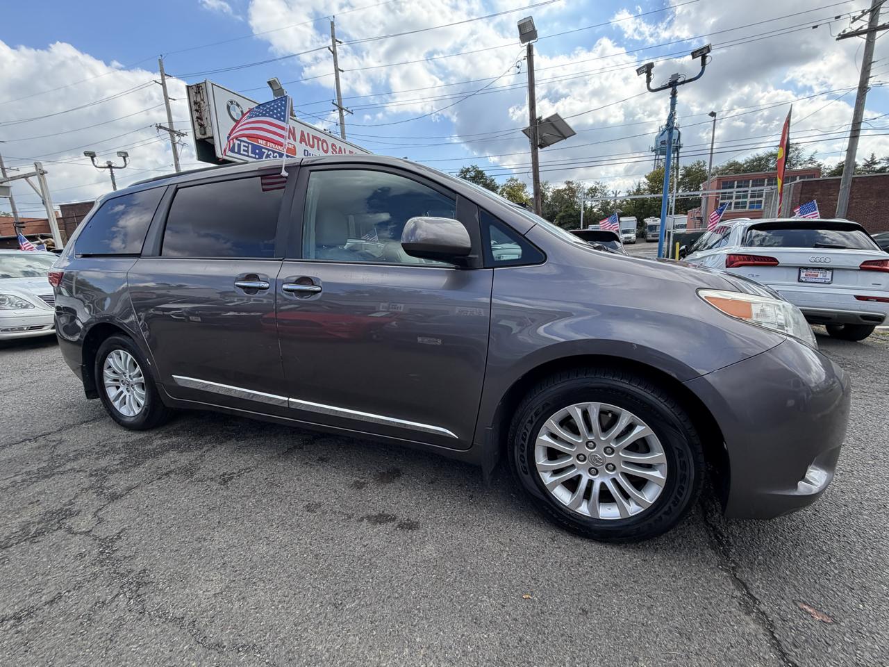 Toyota Sienna XLE FWD 8-Passenger V6 2016