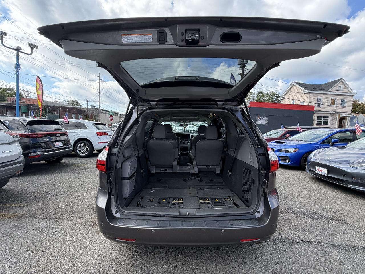 Toyota Sienna XLE FWD 8-Passenger V6 2016