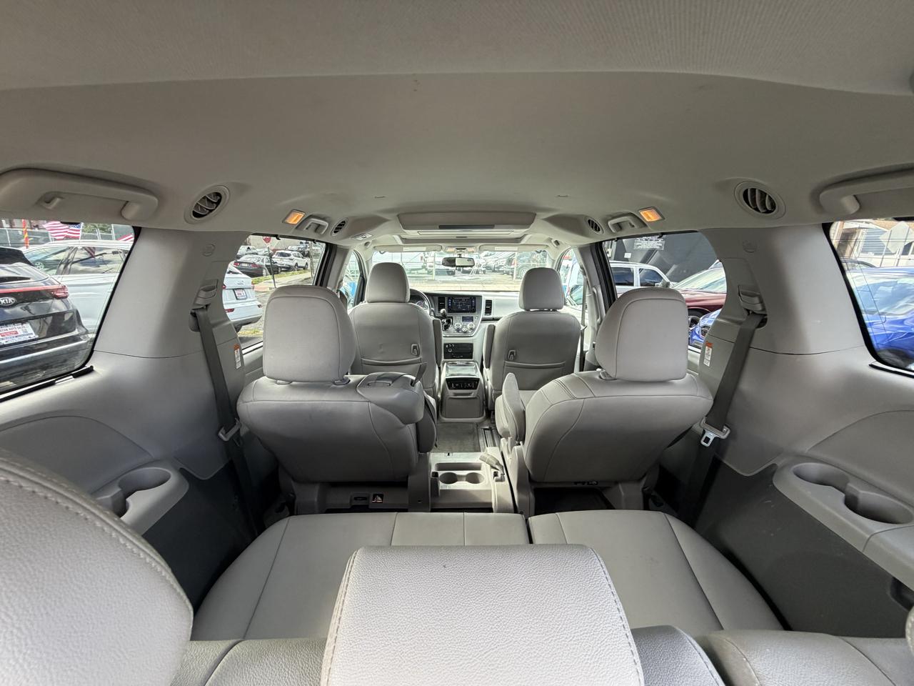 Toyota Sienna XLE FWD 8-Passenger V6 2016