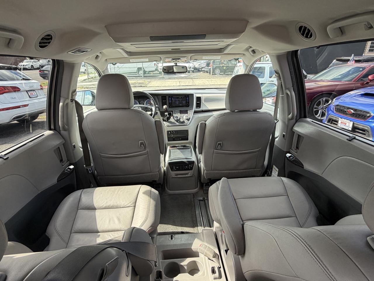Toyota Sienna XLE FWD 8-Passenger V6 2016