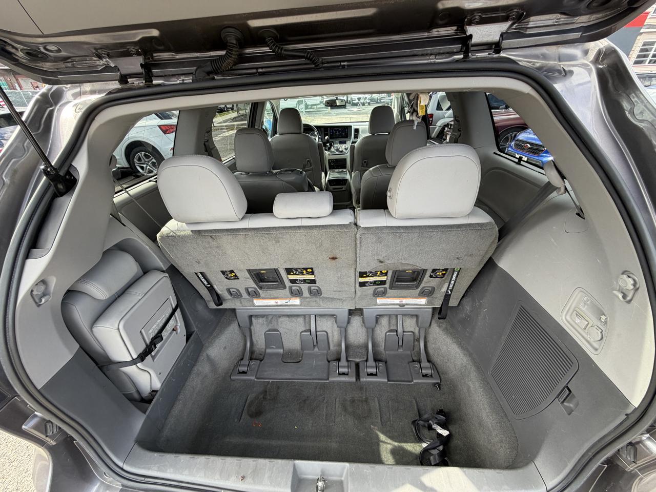 Toyota Sienna XLE FWD 8-Passenger V6 2016