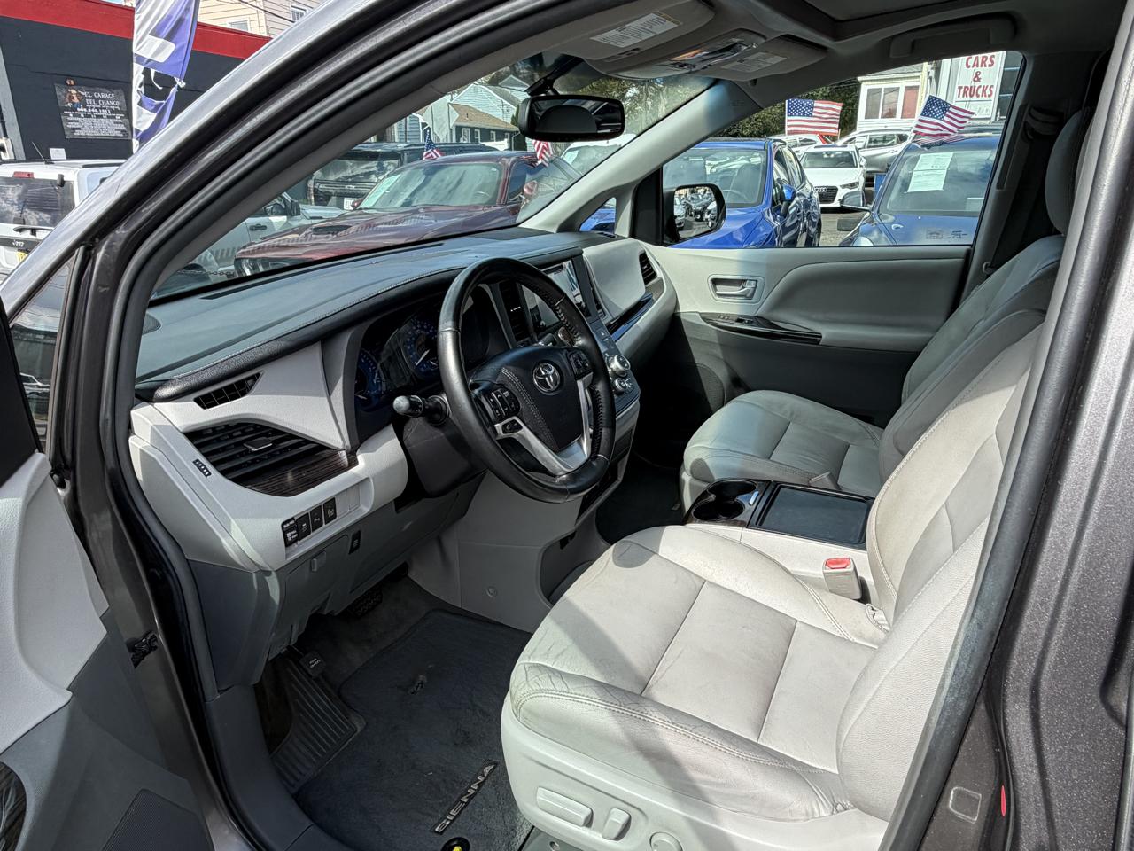 Toyota Sienna XLE FWD 8-Passenger V6 2016