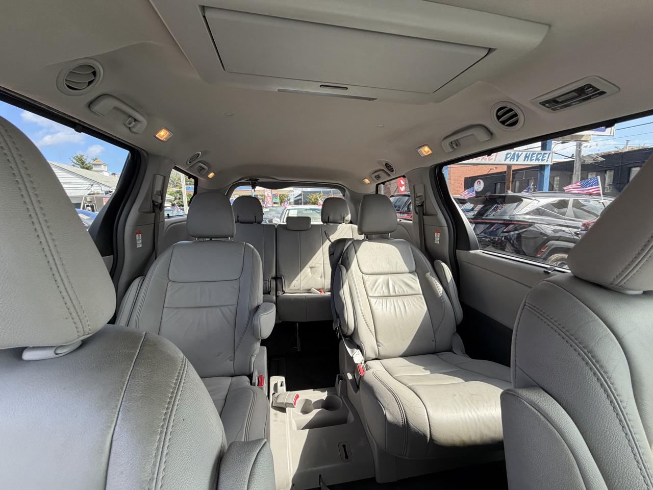 Toyota Sienna XLE FWD 8-Passenger V6 2016