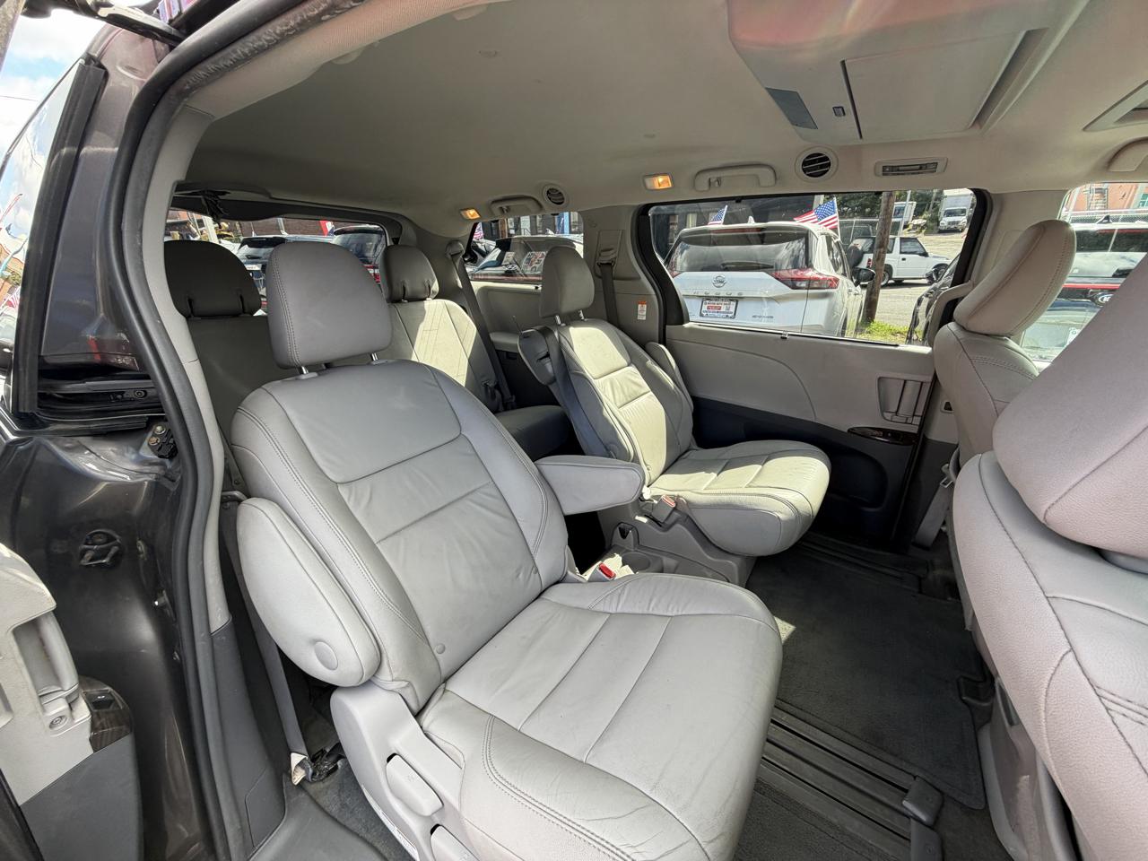Toyota Sienna XLE FWD 8-Passenger V6 2016