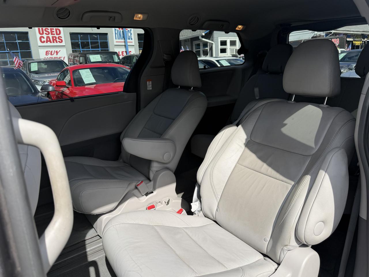 Toyota Sienna XLE FWD 8-Passenger V6 2016