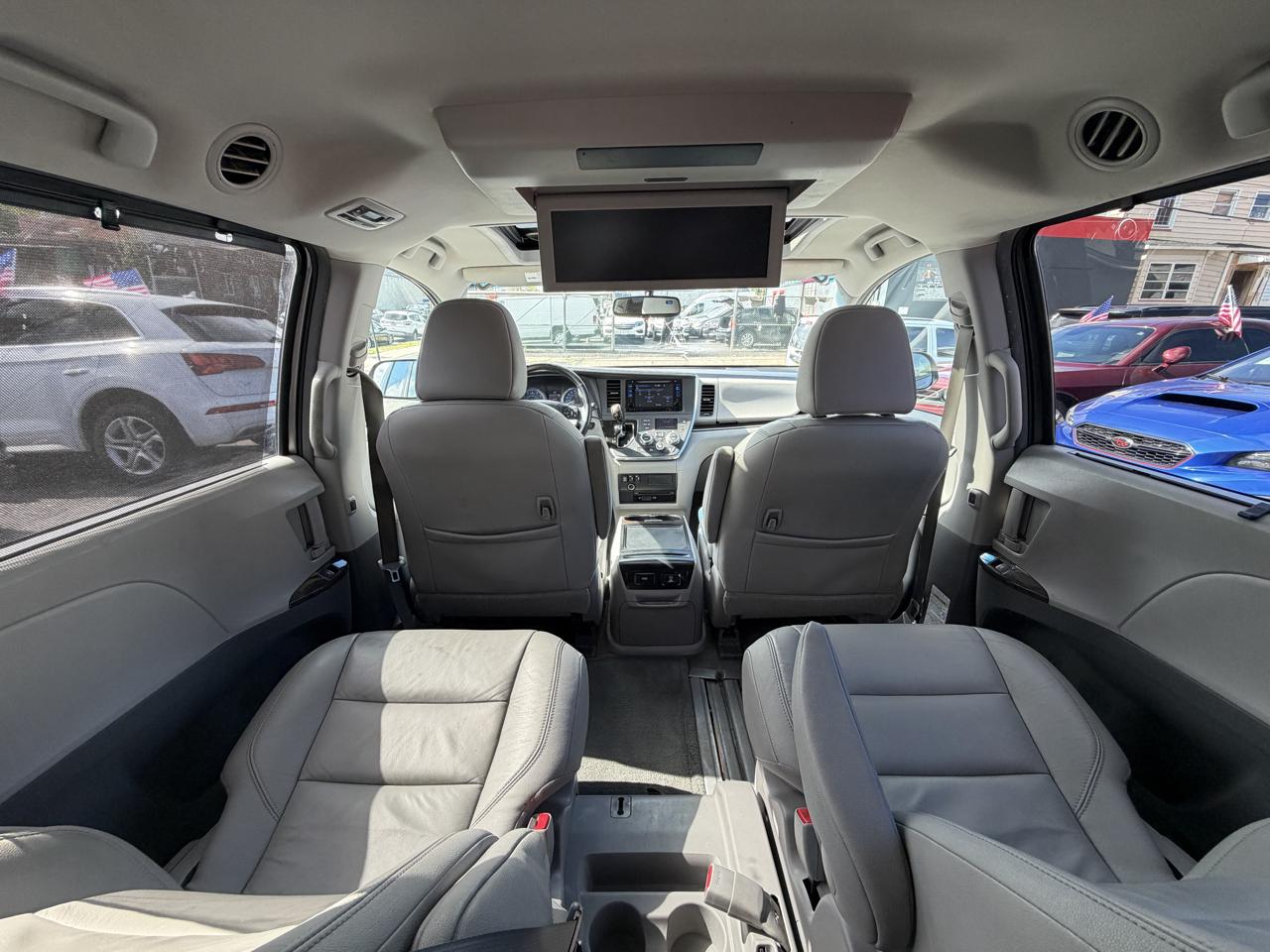 Toyota Sienna XLE FWD 8-Passenger V6 2016