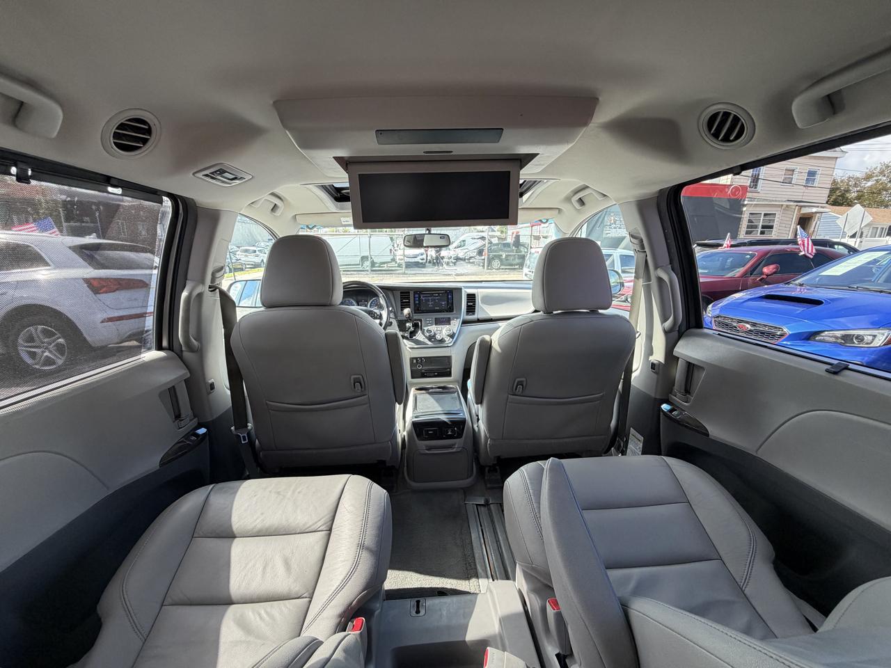 Toyota Sienna XLE FWD 8-Passenger V6 2016