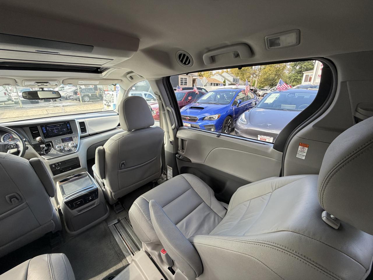 Toyota Sienna XLE FWD 8-Passenger V6 2016