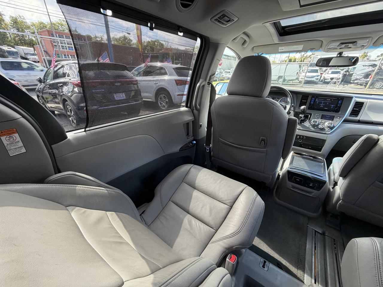 Toyota Sienna XLE FWD 8-Passenger V6 2016