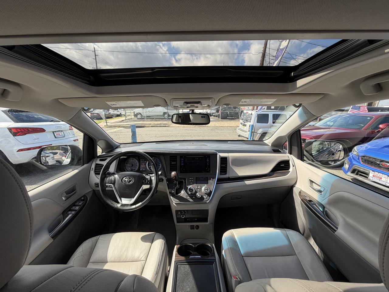 Toyota Sienna XLE FWD 8-Passenger V6 2016