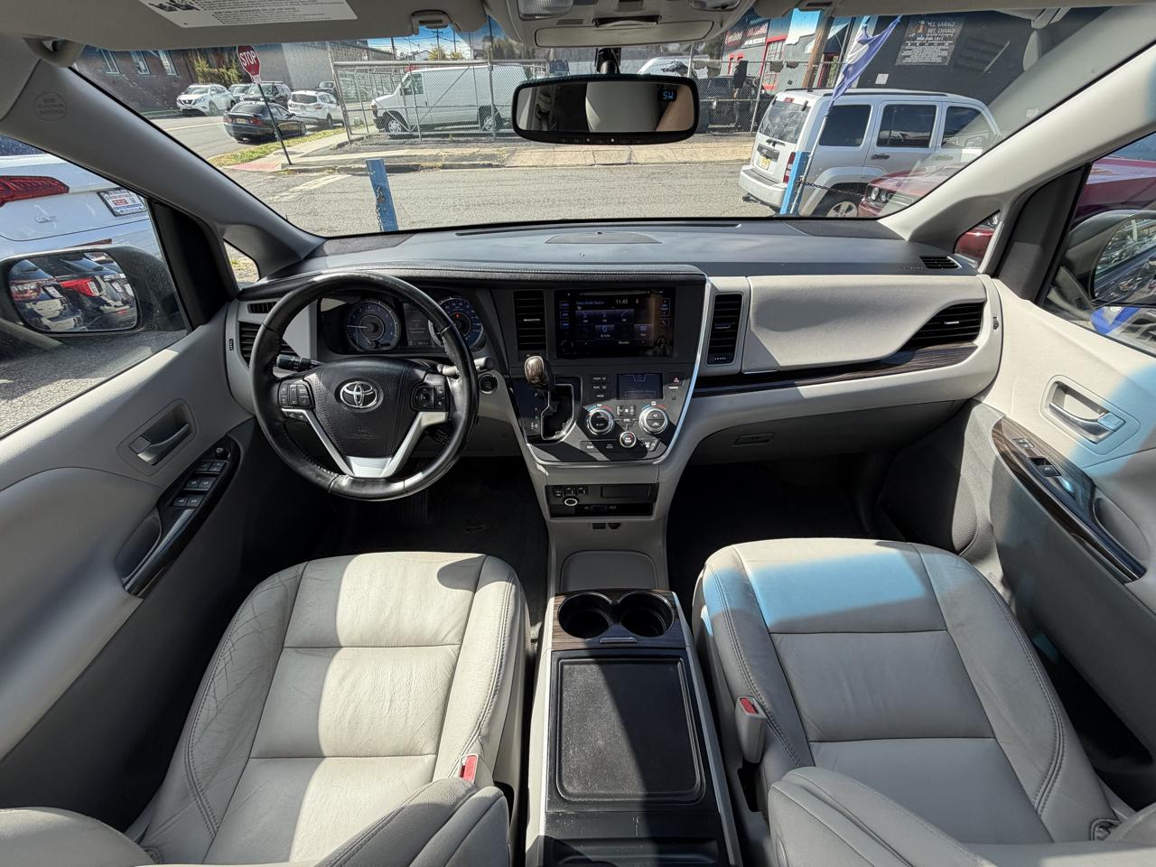 Toyota Sienna XLE FWD 8-Passenger V6 2016