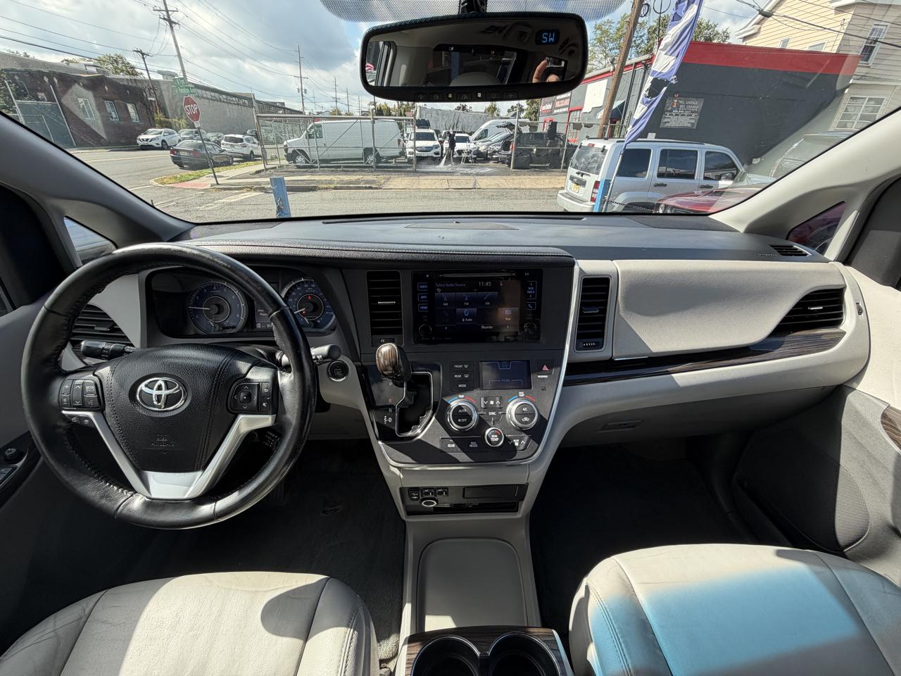 Toyota Sienna XLE FWD 8-Passenger V6 2016
