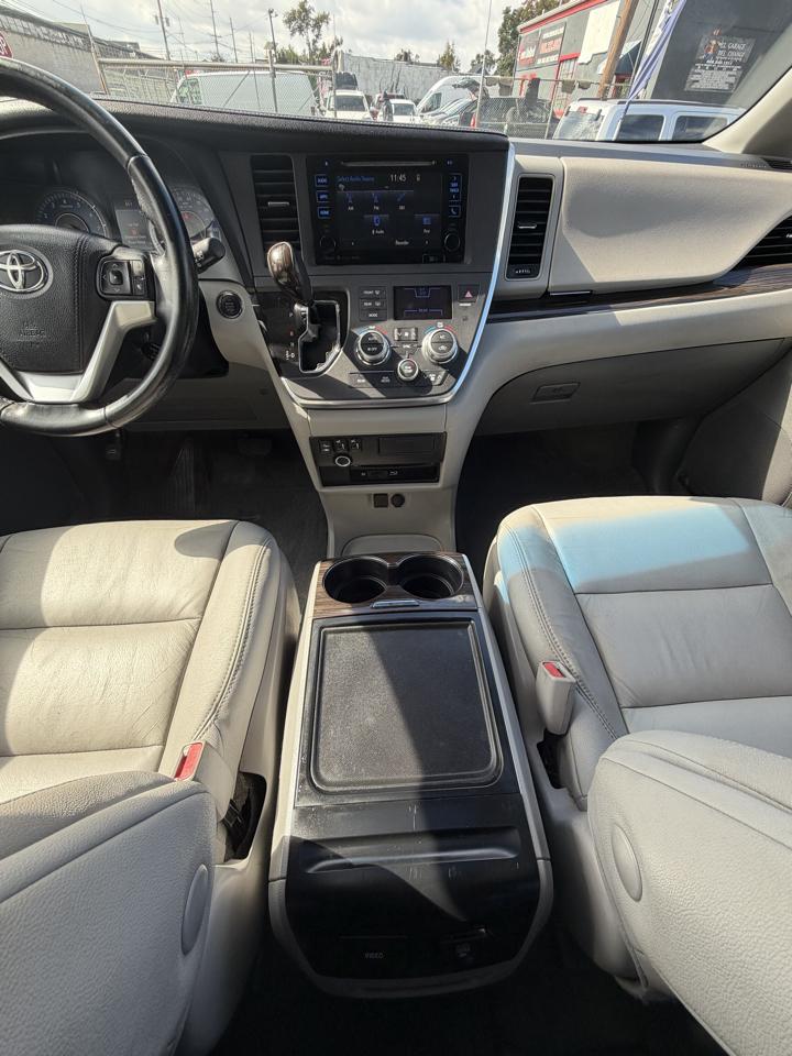 Toyota Sienna XLE FWD 8-Passenger V6 2016
