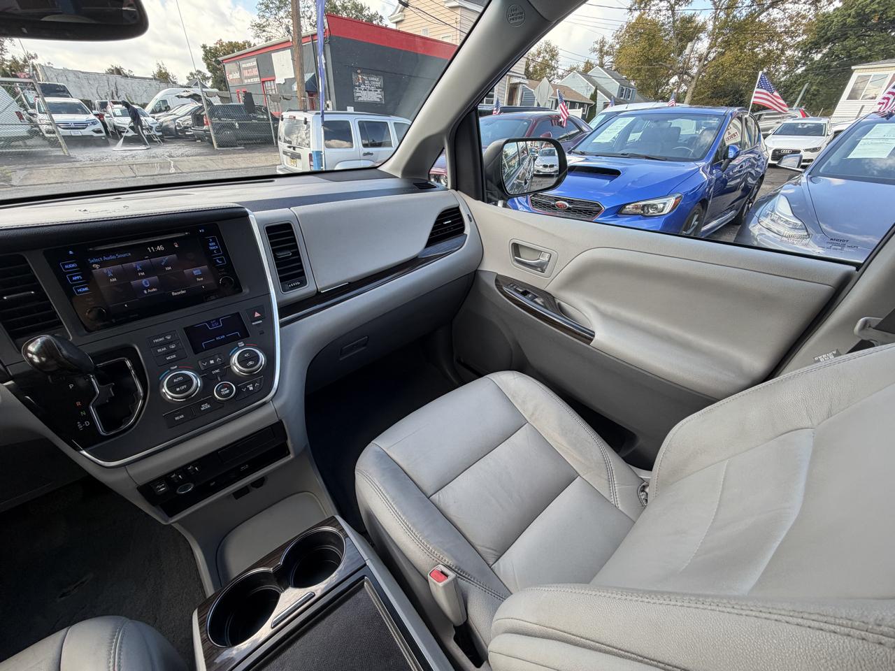 Toyota Sienna XLE FWD 8-Passenger V6 2016
