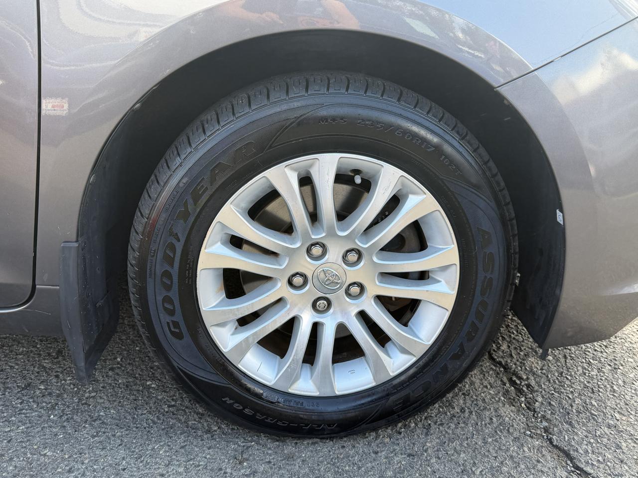 Toyota Sienna XLE FWD 8-Passenger V6 2016