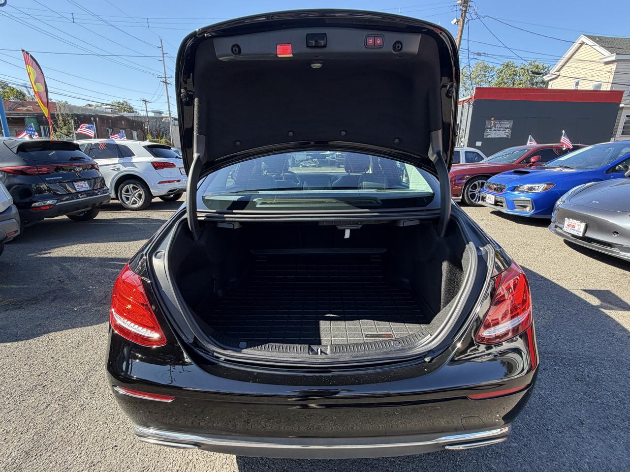 Mercedes-Benz E-Class E300 Luxury 4MATIC Sedan 2017