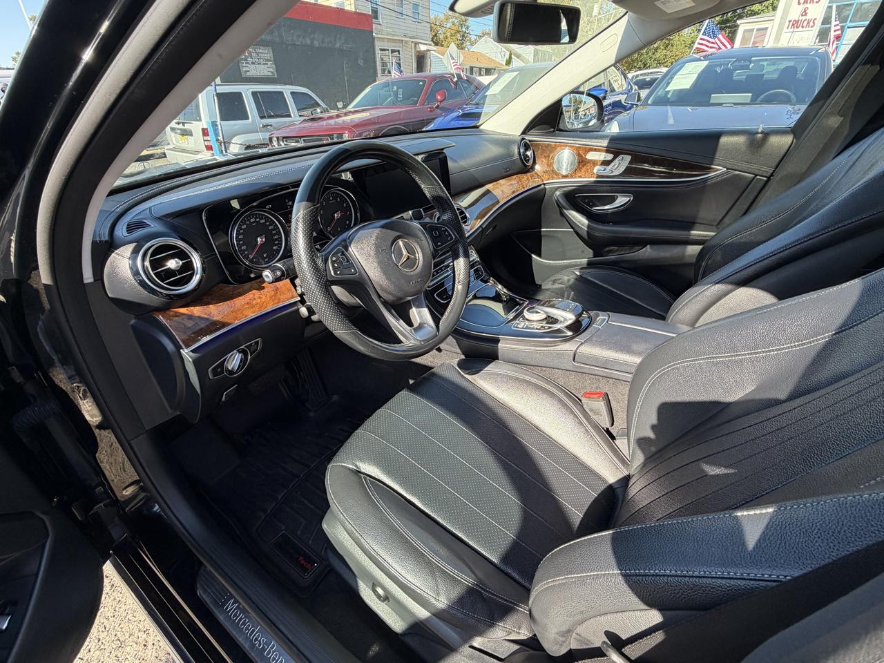 Mercedes-Benz E-Class E300 Luxury 4MATIC Sedan 2017