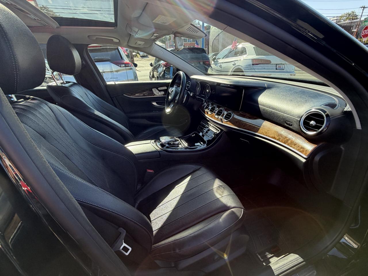 Mercedes-Benz E-Class E300 Luxury 4MATIC Sedan 2017