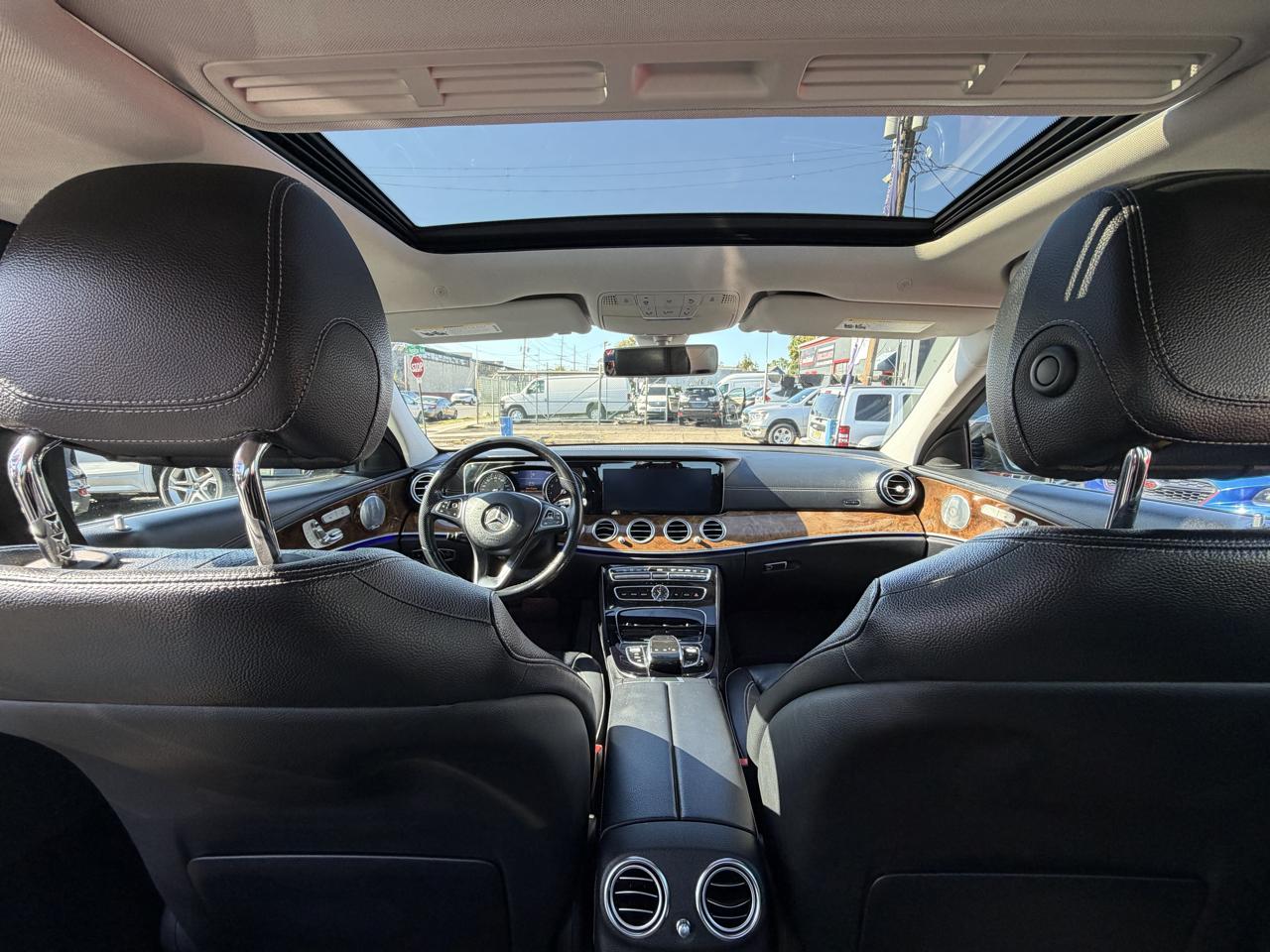 Mercedes-Benz E-Class E300 Luxury 4MATIC Sedan 2017
