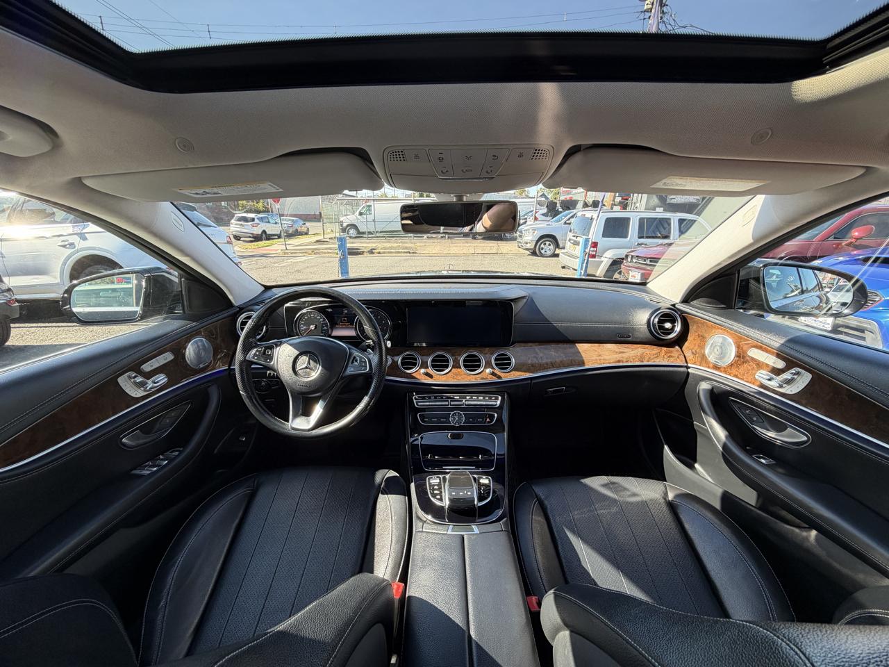 Mercedes-Benz E-Class E300 Luxury 4MATIC Sedan 2017