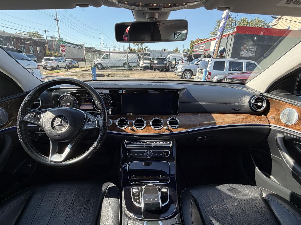 Mercedes-Benz E-Class E300 Luxury 4MATIC Sedan 2017