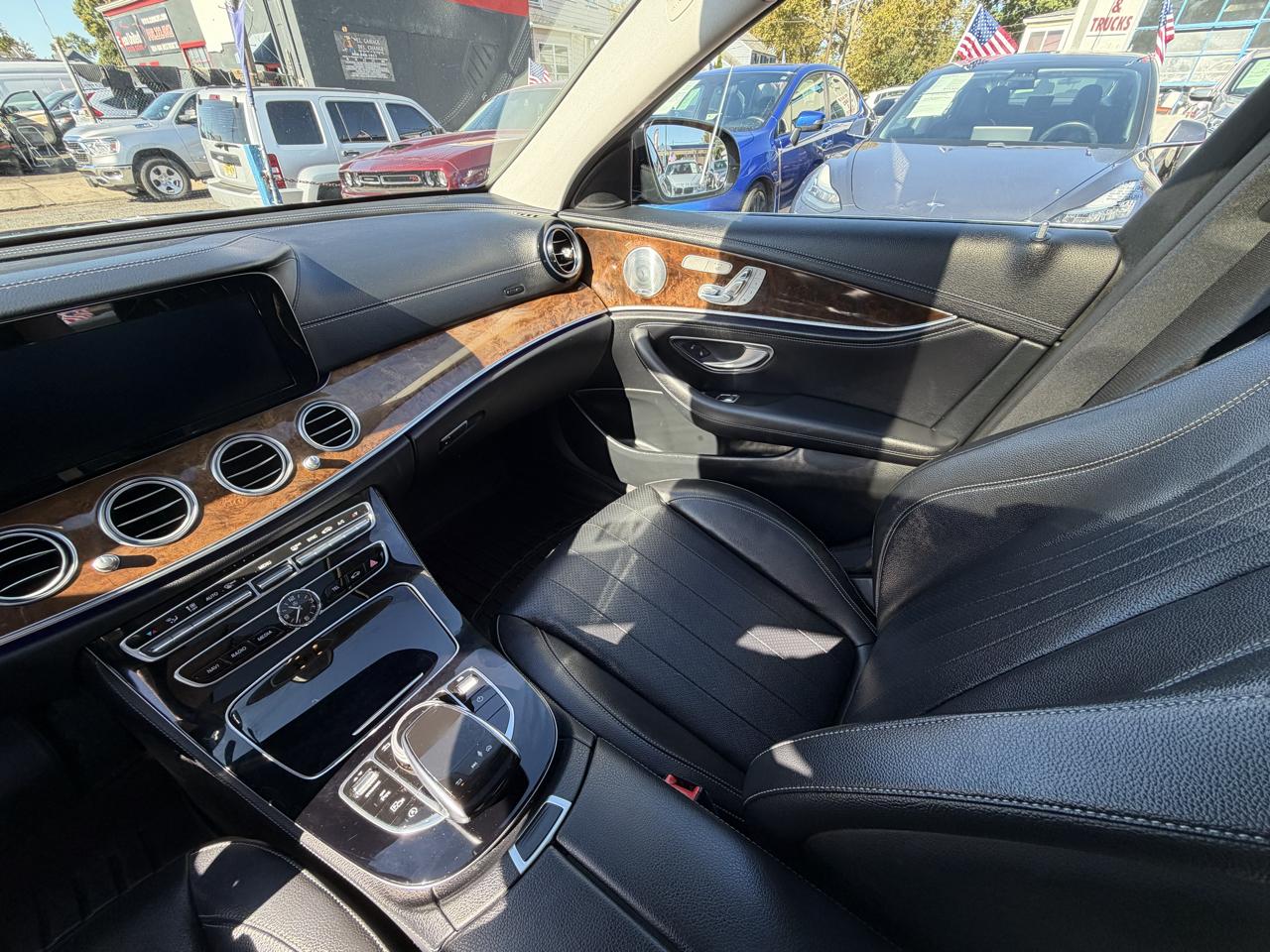 Mercedes-Benz E-Class E300 Luxury 4MATIC Sedan 2017