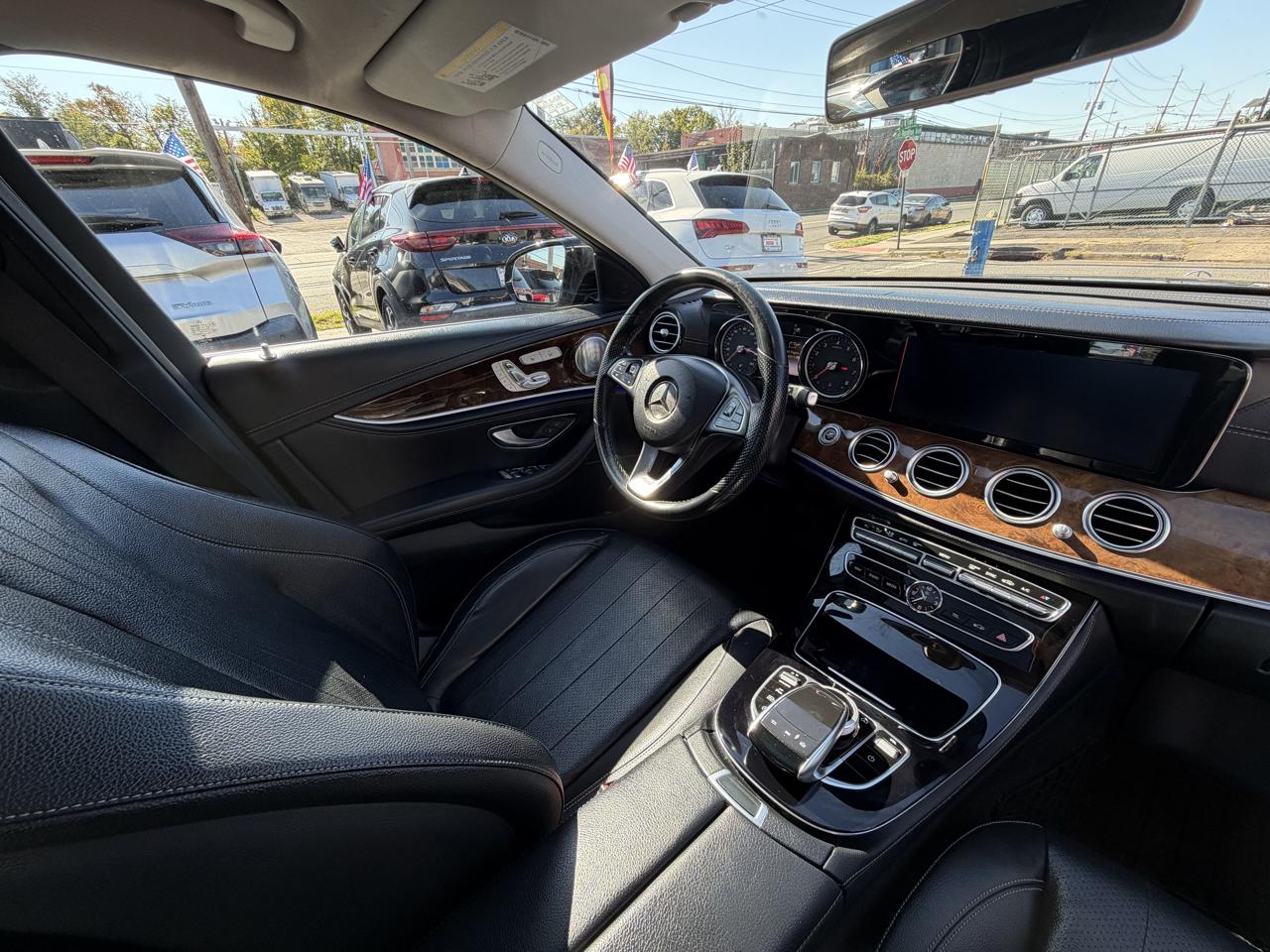 Mercedes-Benz E-Class E300 Luxury 4MATIC Sedan 2017