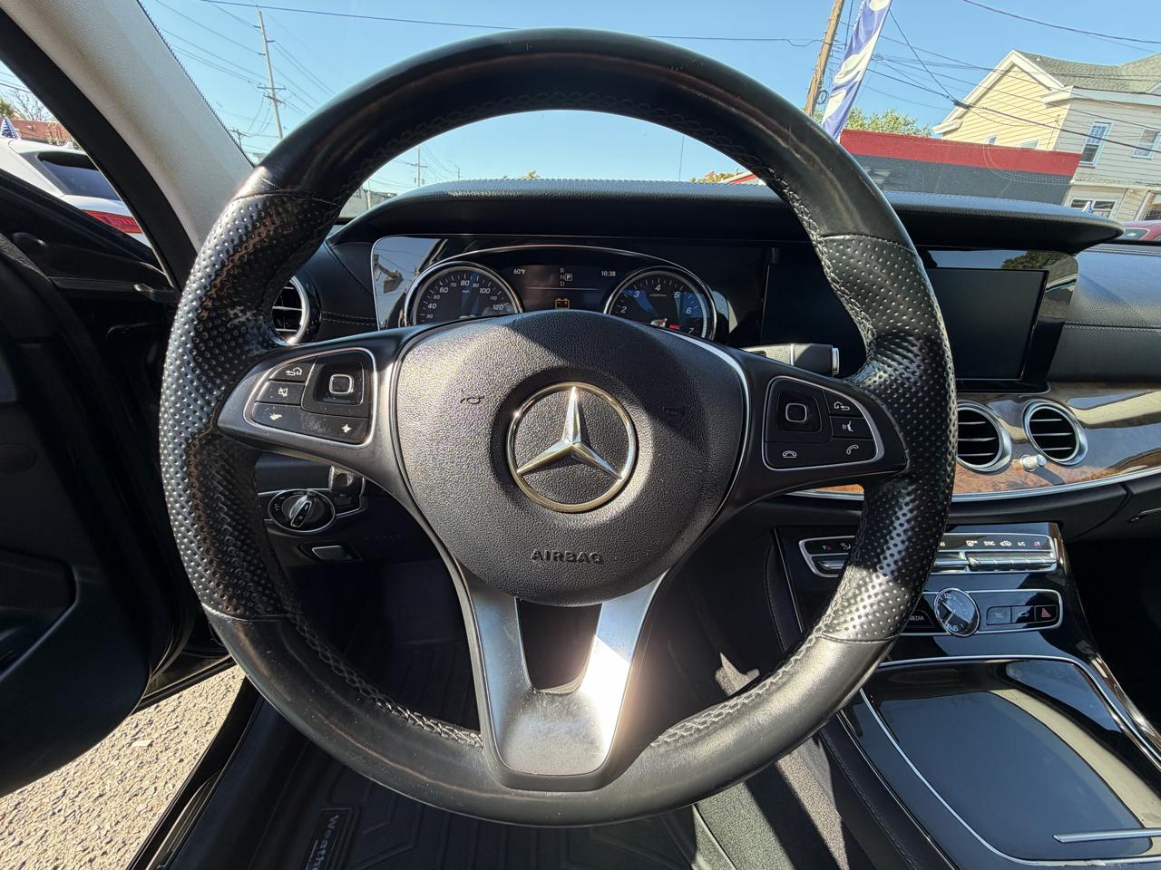 Mercedes-Benz E-Class E300 Luxury 4MATIC Sedan 2017