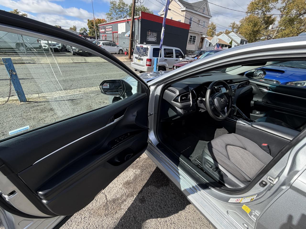 Toyota Camry 4dr Sdn LE Auto 2019