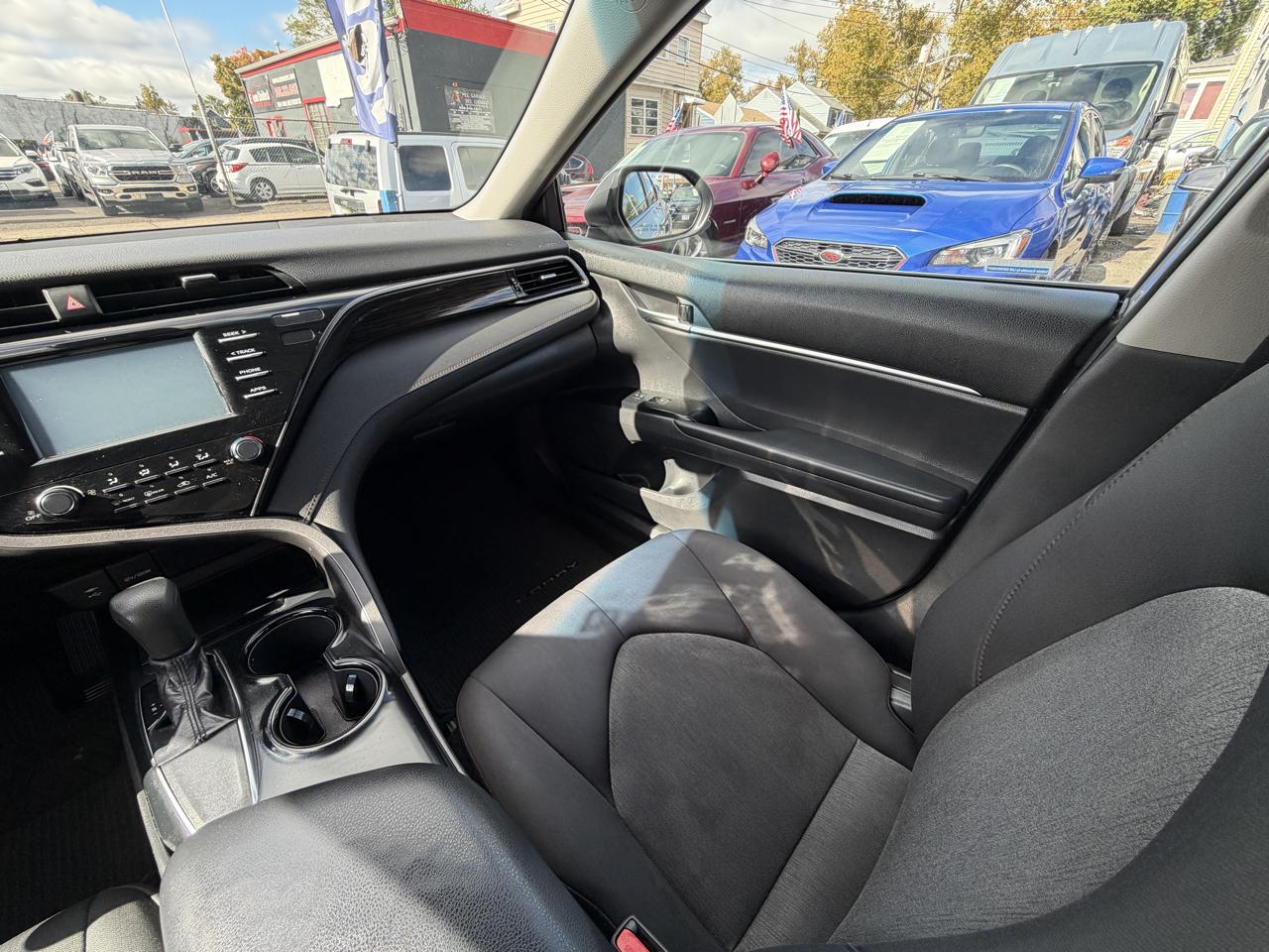 Toyota Camry 4dr Sdn LE Auto 2019