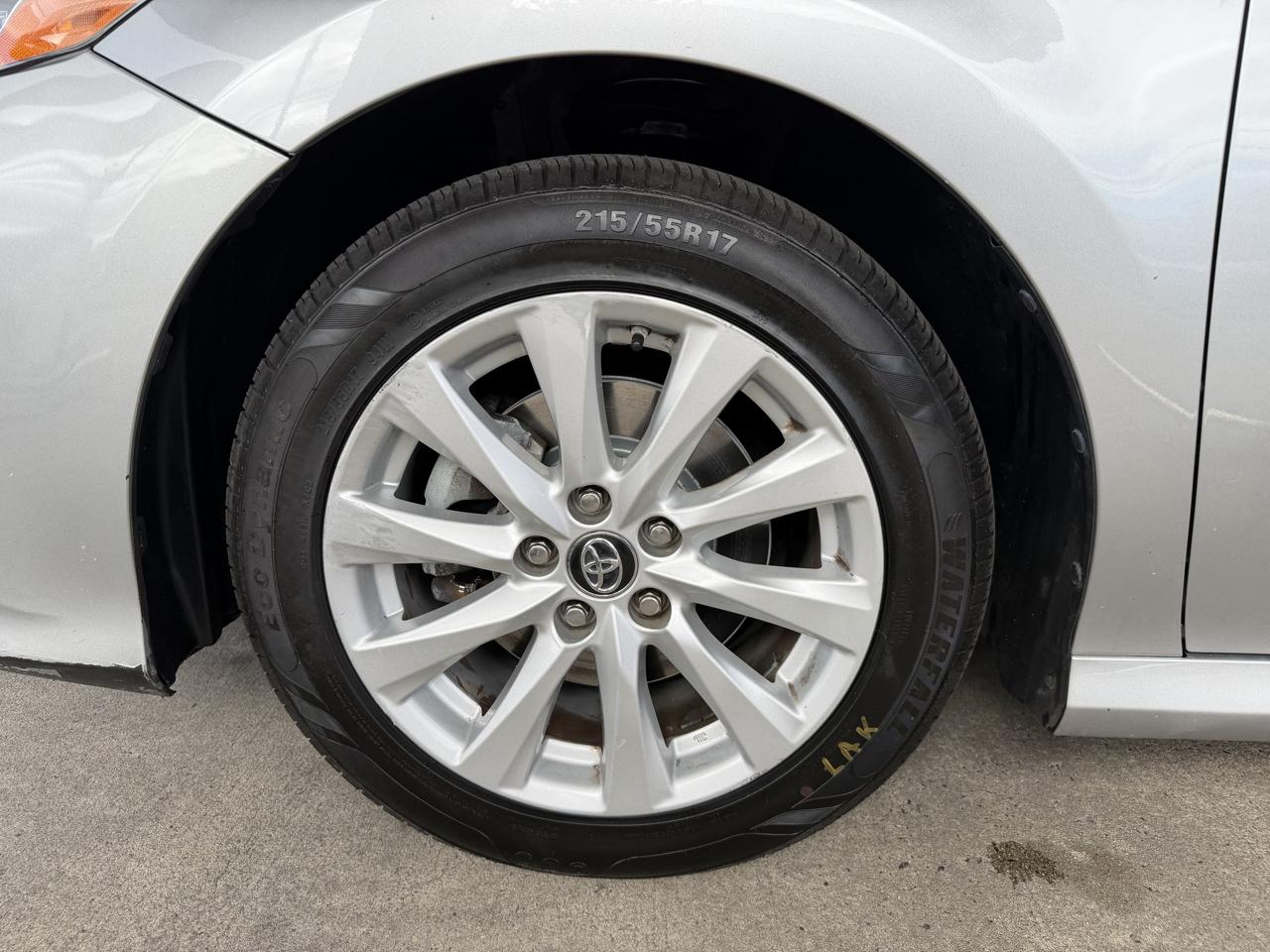 Toyota Camry 4dr Sdn LE Auto 2019