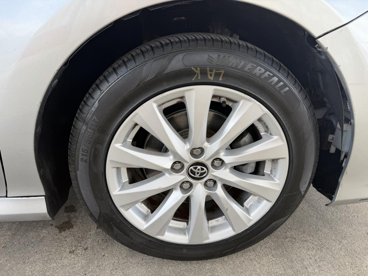 Toyota Camry 4dr Sdn LE Auto 2019