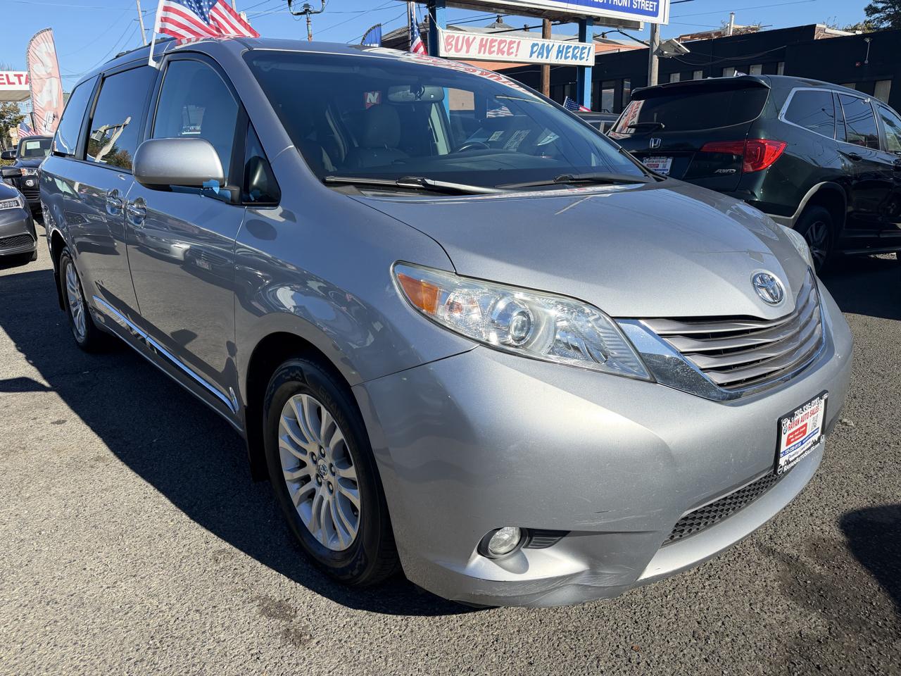 Toyota Sienna Limited Premium 7-Passenger 2017
