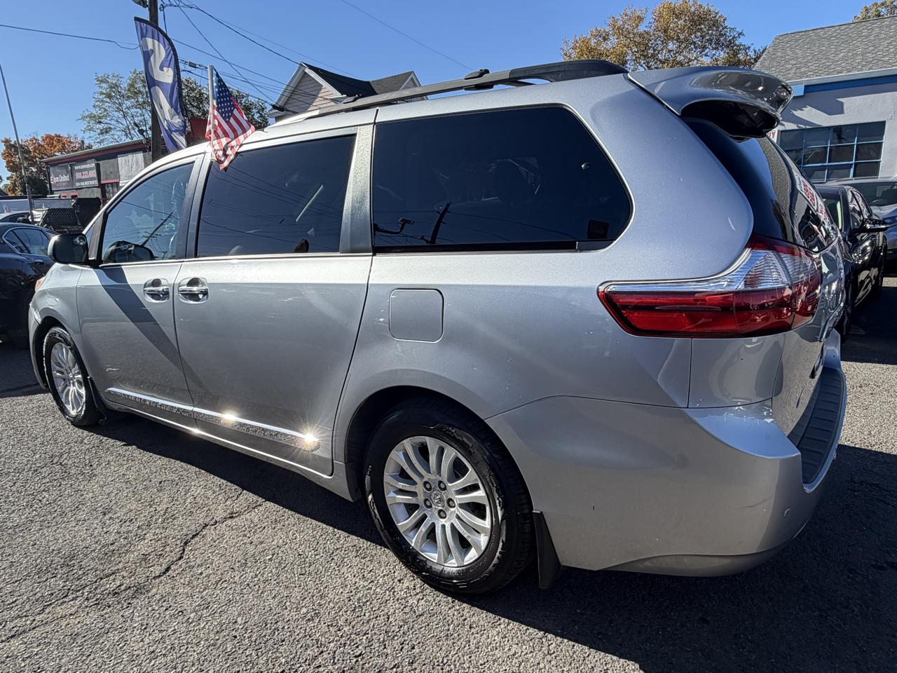 Toyota Sienna Limited Premium 7-Passenger 2017