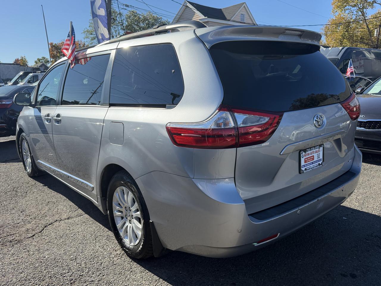 Toyota Sienna Limited Premium 7-Passenger 2017
