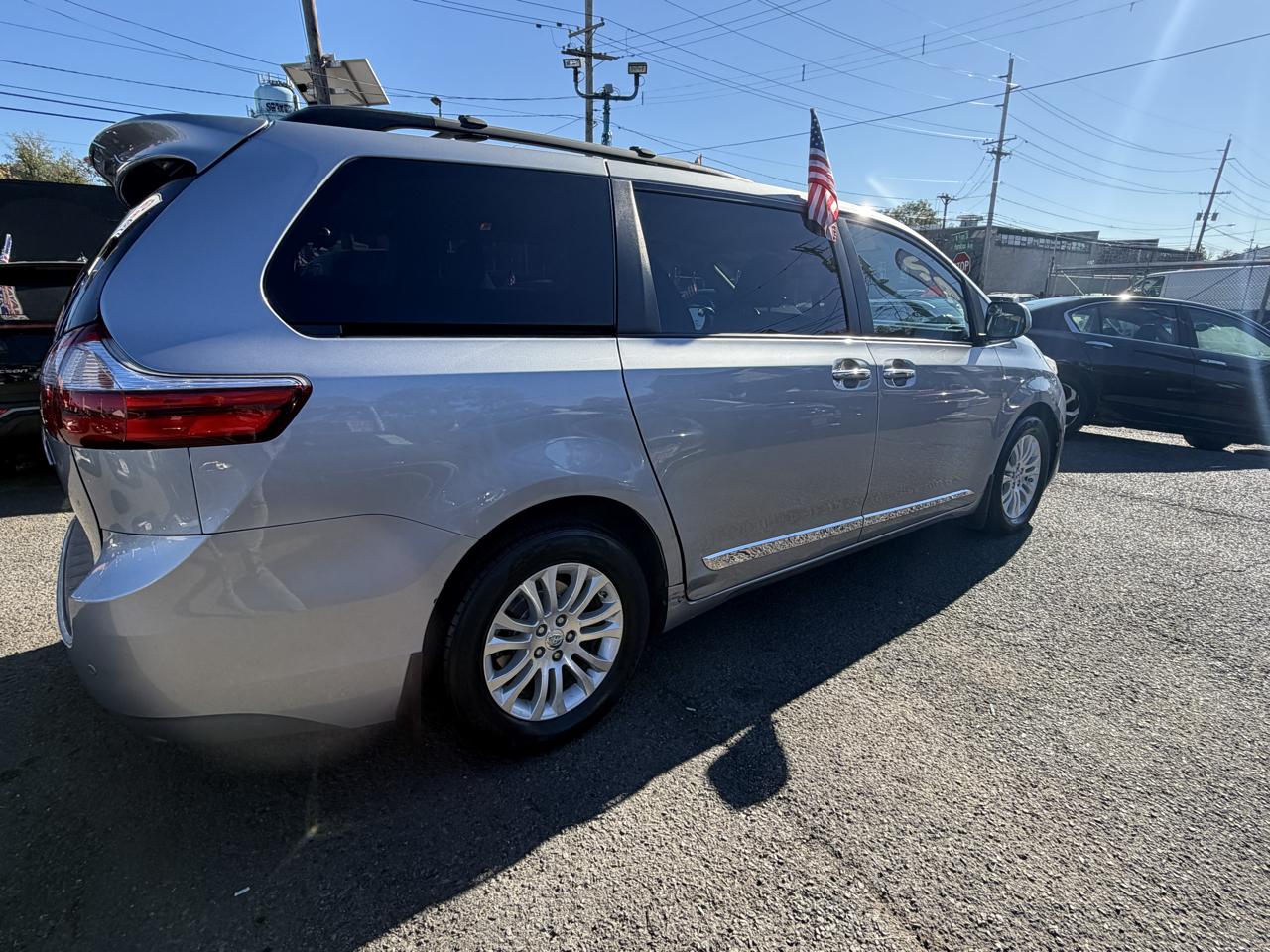 Toyota Sienna Limited Premium 7-Passenger 2017