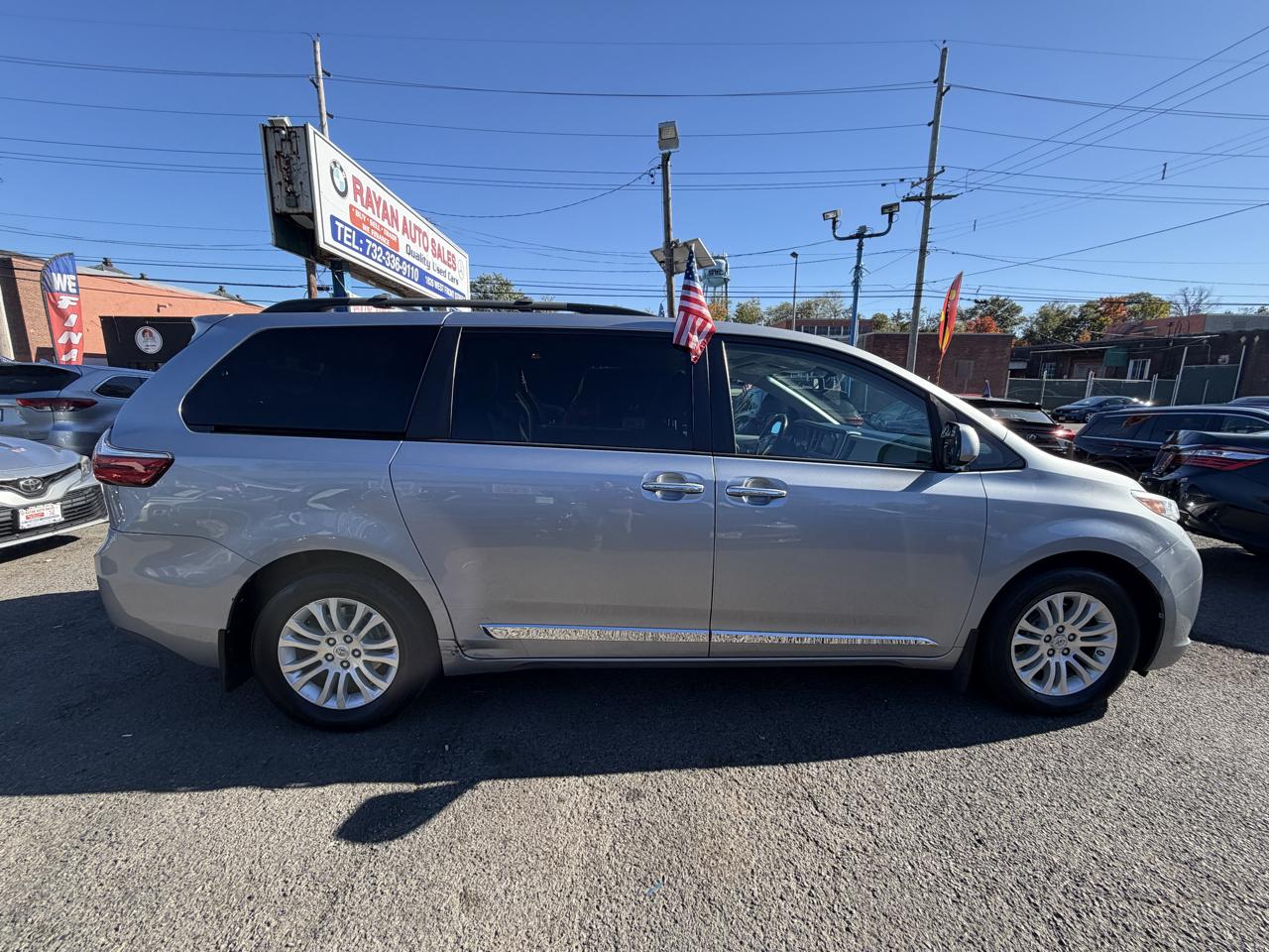 Toyota Sienna Limited Premium 7-Passenger 2017