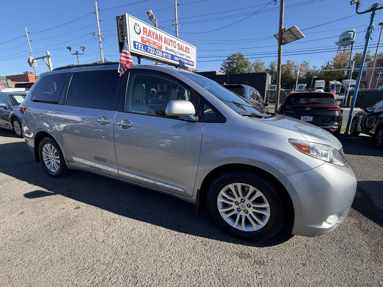 Toyota Sienna Limited Premium 7-Passenger 2017