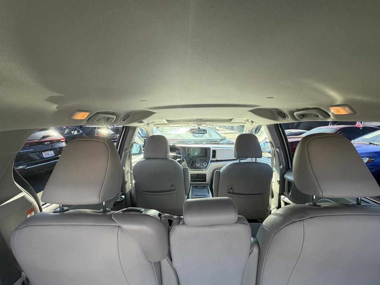 Toyota Sienna Limited Premium 7-Passenger 2017