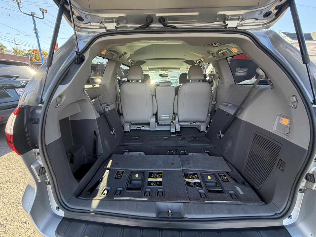 Toyota Sienna Limited Premium 7-Passenger 2017