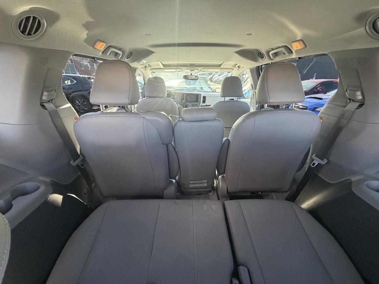Toyota Sienna Limited Premium 7-Passenger 2017