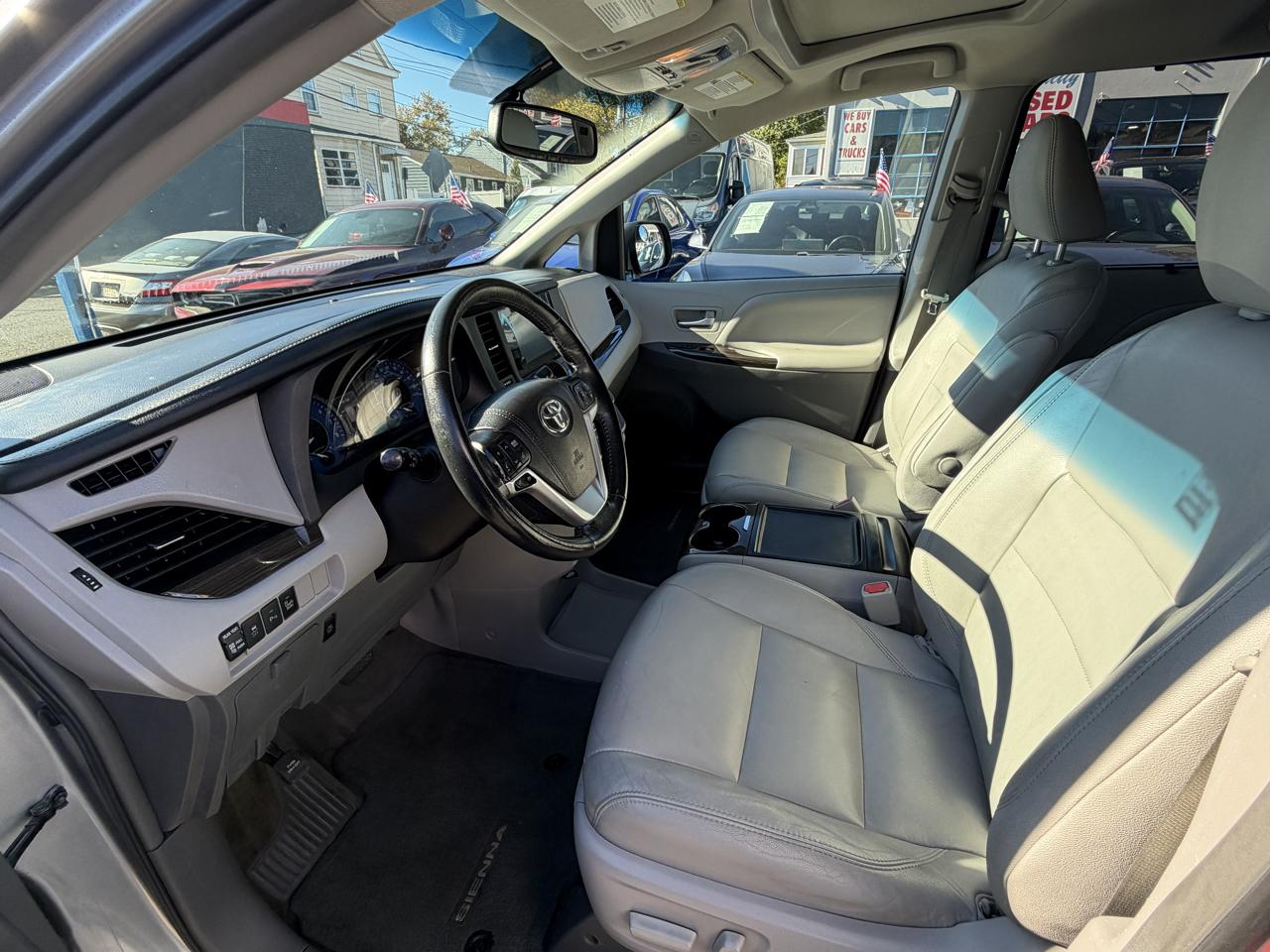 Toyota Sienna Limited Premium 7-Passenger 2017