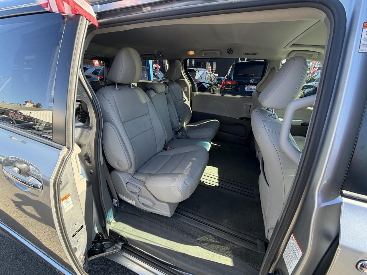 Toyota Sienna Limited Premium 7-Passenger 2017