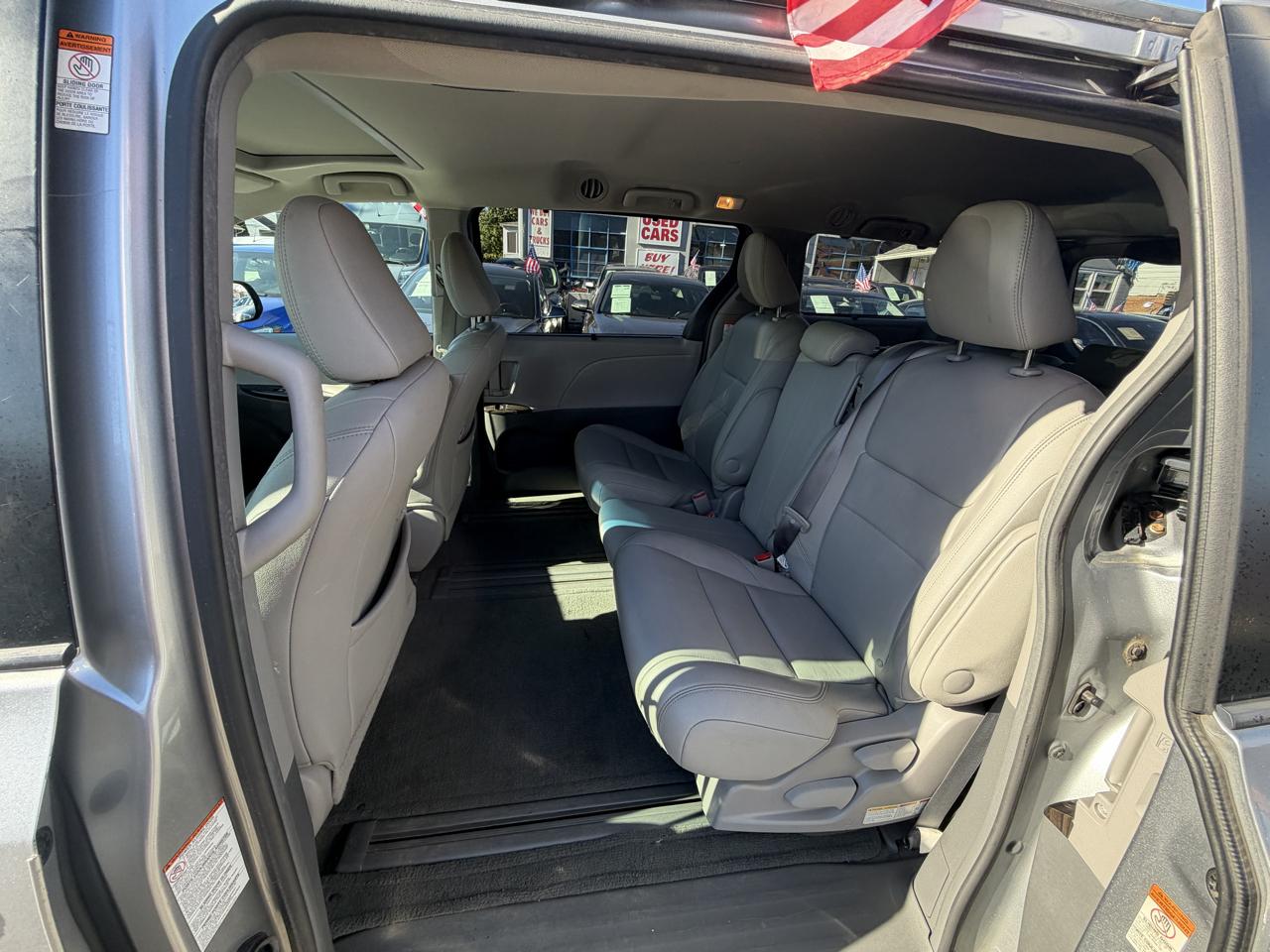 Toyota Sienna Limited Premium 7-Passenger 2017