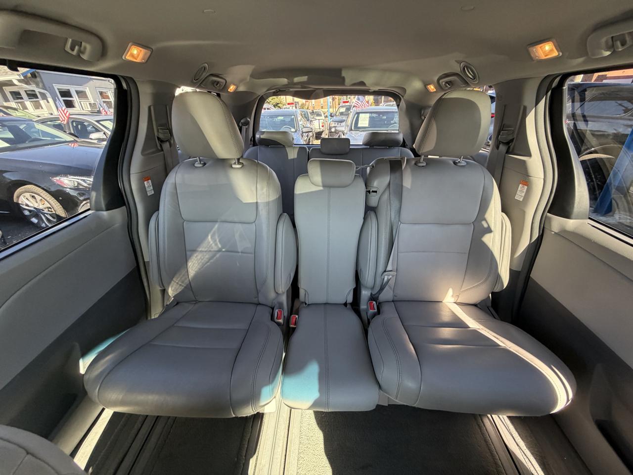 Toyota Sienna Limited Premium 7-Passenger 2017