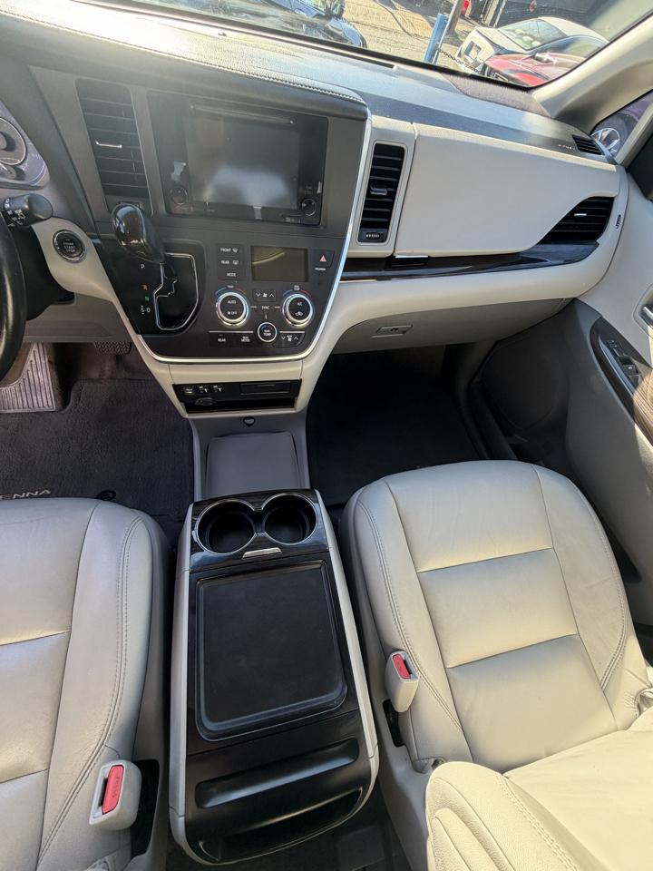 Toyota Sienna Limited Premium 7-Passenger 2017