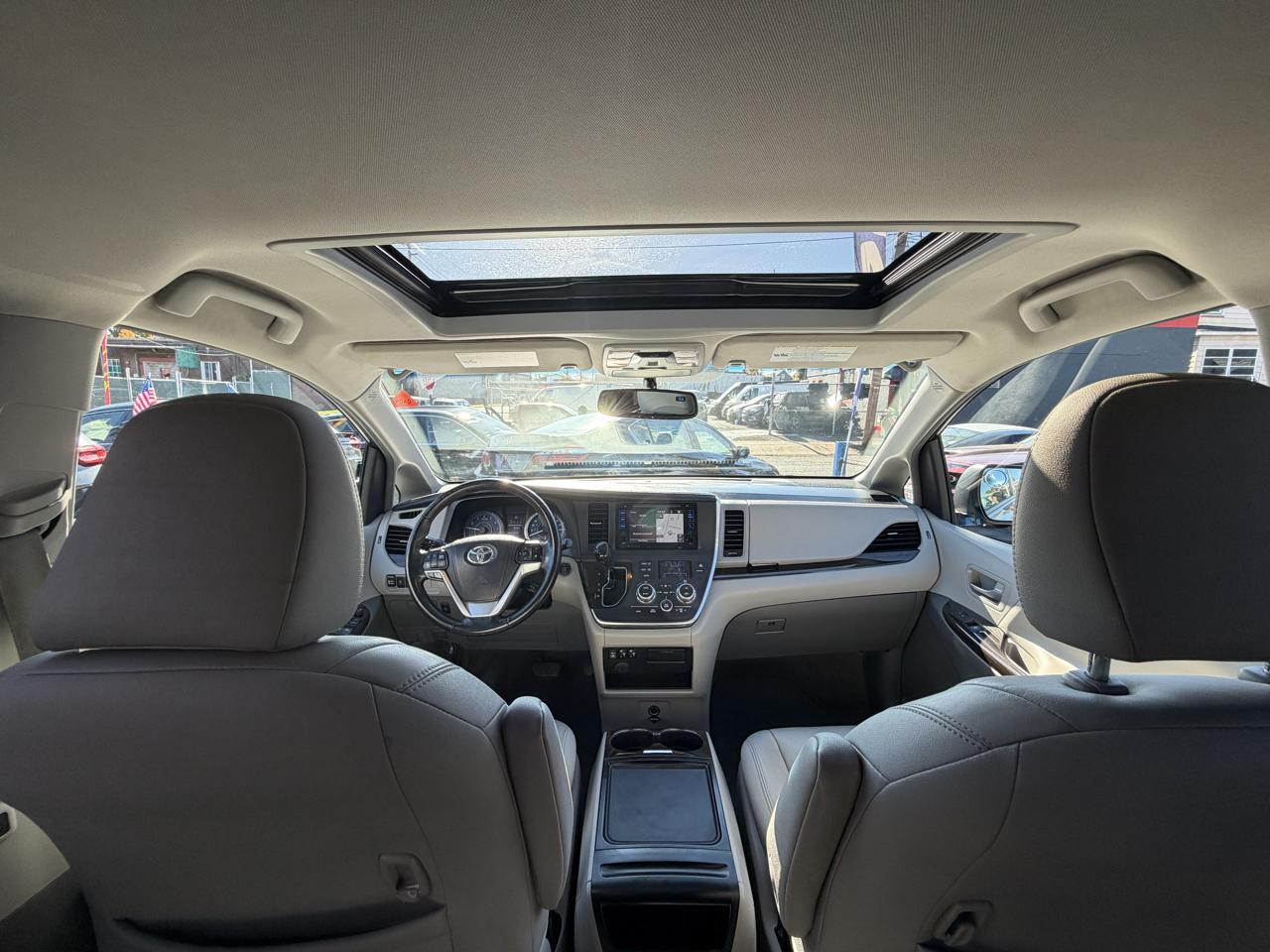 Toyota Sienna Limited Premium 7-Passenger 2017